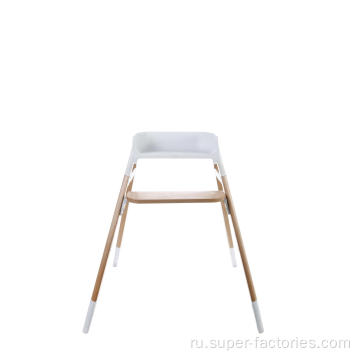 Пластиковый стульчик с деревянными ножками для младенцев